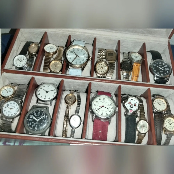 Timex lot with display case - Picture 1 of 7